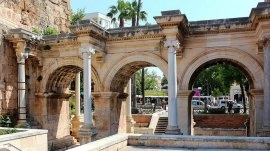Antalija: Hadrijanova vrata
