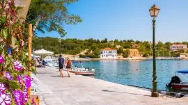 Kefalonija: Šetalište pored mora u Fiskardu