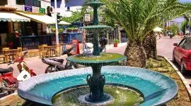 Pefkohori: Fontana
