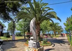 Leto 2026, letovanje - Hanioti - Apartmani: Spomenik delfinu