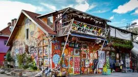 Ljubljana: Ulično crtanje u Metelkovoj