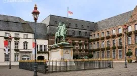 Dizeldorf: Spomenik John William-u ispred stare gradske skup&scaron;tine 