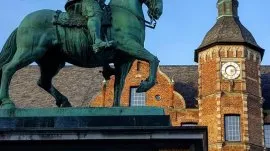 Dizeldorf: Spomenik John William-u ispred stare gradske skup&scaron;tine 