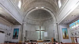 Mostar: Unutra&scaron;njost crkve