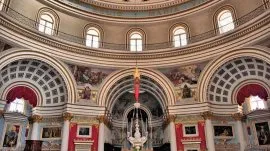 Malta: Oltar crkve u Mosti