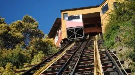 Valparaiso: &Scaron;ina pod velikim nagibom