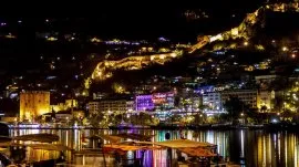 Alanja: Alanja noću