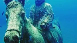 Side: Podvodni muzej