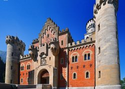 Metropole i znameniti gradovi - Dvorci Bavarske - Hoteli: Dvorac Neuschwanstein - glavni ulaz