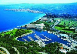 Leto 2025, letovanje - Neos Marmaras - Apartmani: Pogled na jahting luku i zaliv Porto Karas
