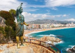 Leto 2025, letovanje - Italija - Španija - Francuska - Hoteli: Dona Marinera - bronzana statua ribareve žene