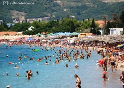Vikend putovanja - Budva - : Kupači na plaži