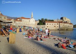 Vikend putovanja - Budva - : Plaža ispod Fratara, moderna plaža Ričardova Glava