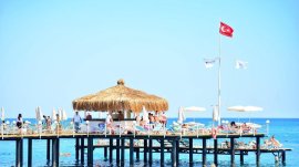 Lara: Bar na plaži