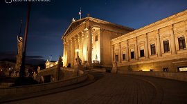 Beč: Parlament noću