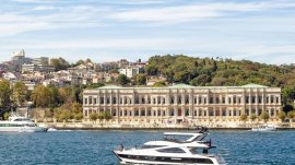 Istanbul: ČıraGan Palata