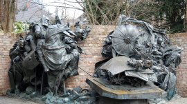 Dizeldorf: Statua na Altstadtu u Dizeldorfu