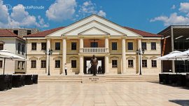 Višegrad: Statua Ive Andrića