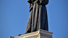 Makarska: Spomenik Andrije Kačića