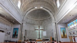 Mostar: Unutrašnjost crkve