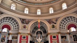 Malta: Oltar crkve u Mosti