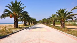 Nea Flogita: Šetalište