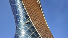 Abu Dabi: Glavna kapija poznata kao nagnuta kula