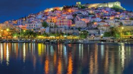 Kavala: Kavala noću