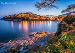 Leto 2025, letovanje - Kavala - Hoteli: Kavala noću