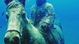 Side: Podvodni muzej