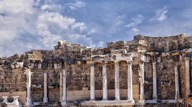 Side: Ruševine drevnog grada