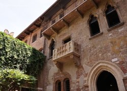 Sretenje - Verona i karneval u Veneciji - : Balkon na Julijinoj kući