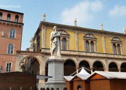 Sretenje - Verona i karneval u Veneciji - : Kip Dantea Aligijerija