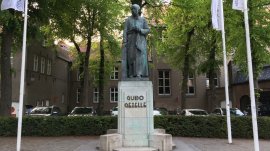 Briž: Statua Guido Gezelle