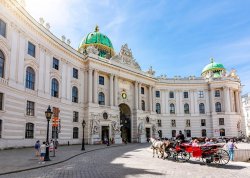 Vikend putovanja - Parndorf i Beč - : Hofburg Michaelerplatz
