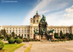 Vikend putovanja - Parndorf i Beč - : Trg Marije Terezije