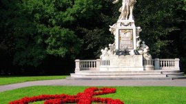 Beč: Spomenik Mocartu u Dvorskom vrtu